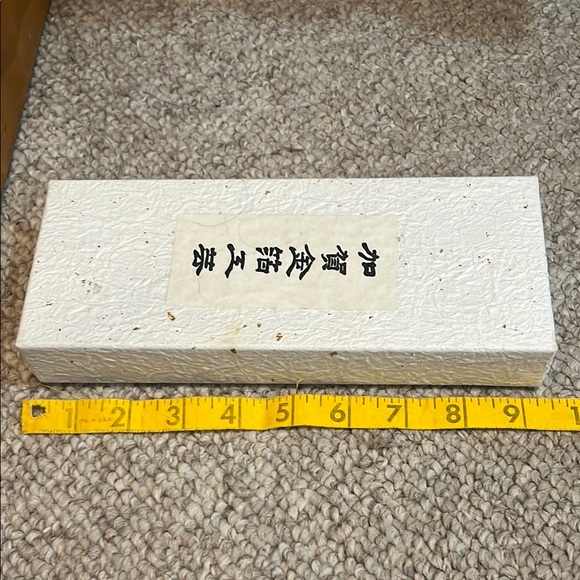 Beautiful Asian Gold and Black Decorative Box with Mountain Design - Picture 6 of 7